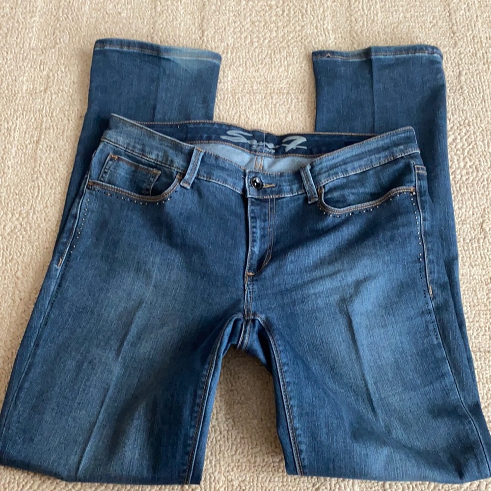 Women’s Seven7 Blue Jeans, really cute design! Great Condition! Size 14 -(32/32)